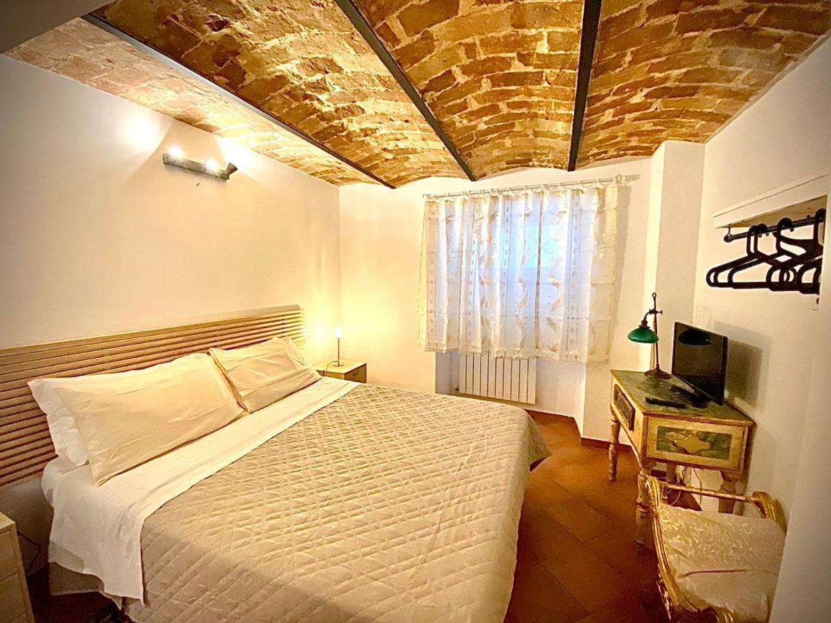 La Casa Di Ago Lägenhet LʼAquila Exteriör bild