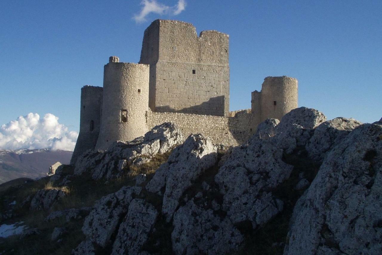 La Casa Di Ago Lägenhet LʼAquila Exteriör bild